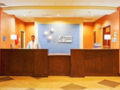 Hotel Holiday Express & By Ihg 2*