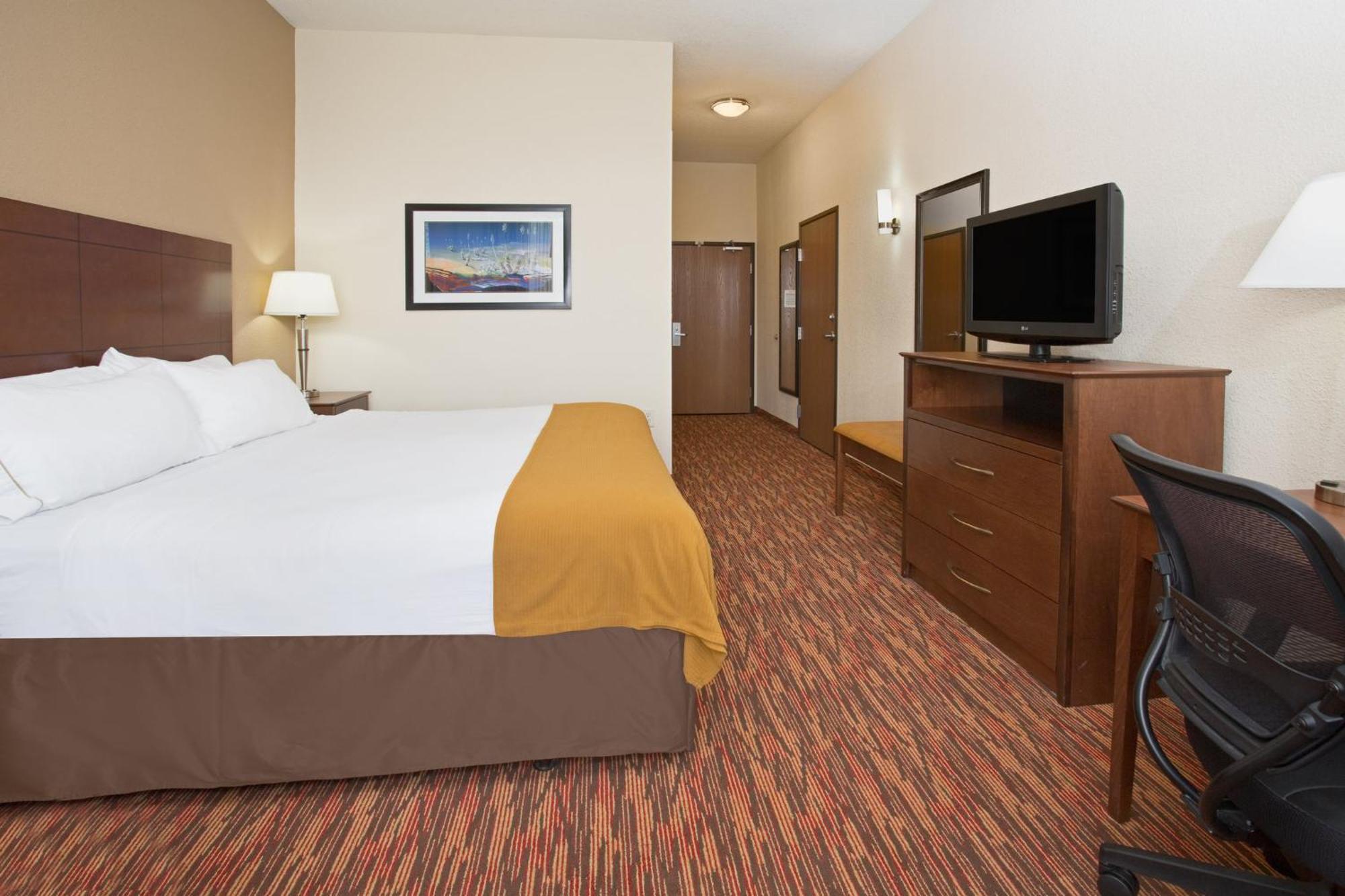 Hotel Express & By Ihg 2*